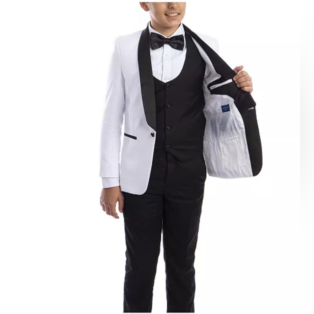 Perry Ellis
Big Boy's 5-Piece Slim Fit Shawl Tuxedo Set Size 12 NWT - Picture 3 of 6